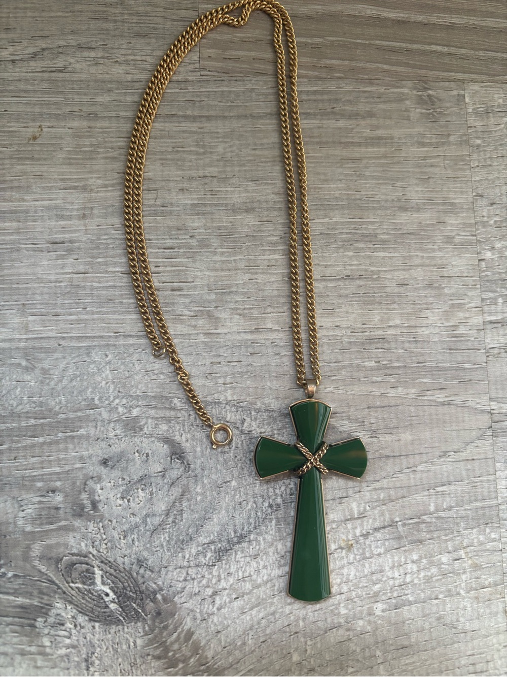 🩷 Vintage Necklace with Green Enamel Cross Pendant~25 inches